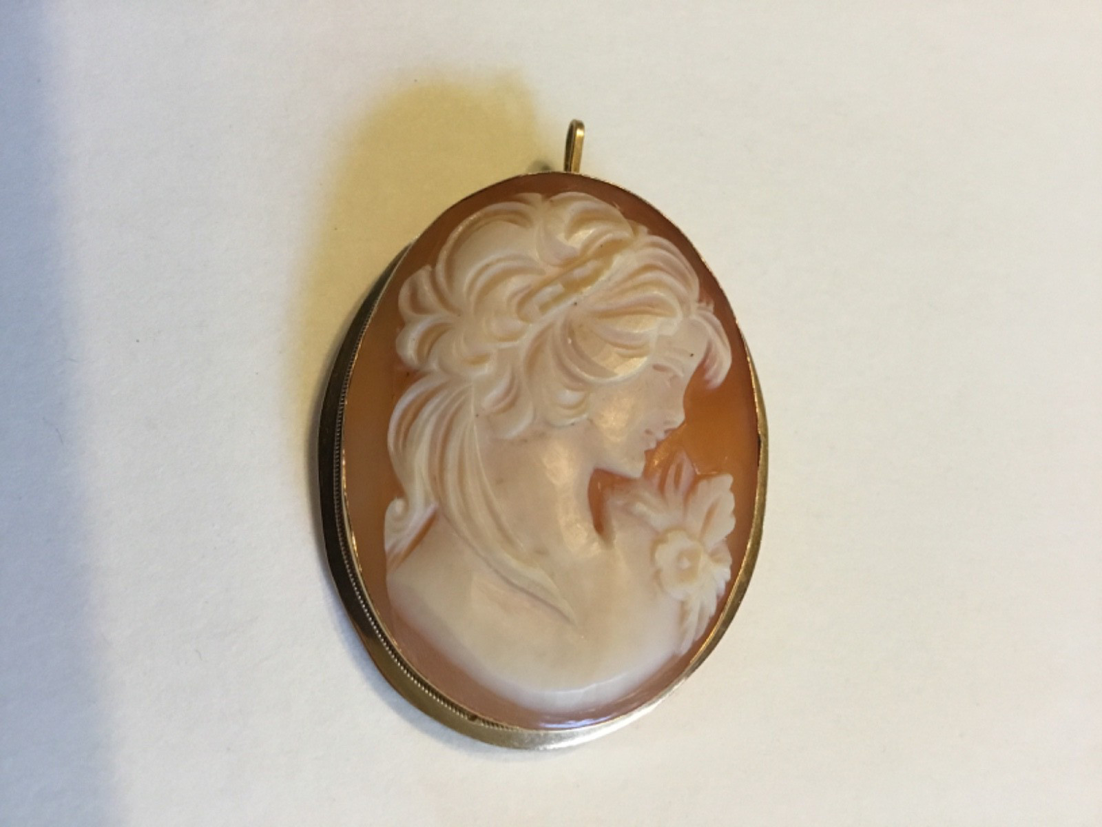 18k Italian Hand carved cameo pre-owned, produced in Torre del Greco Italy