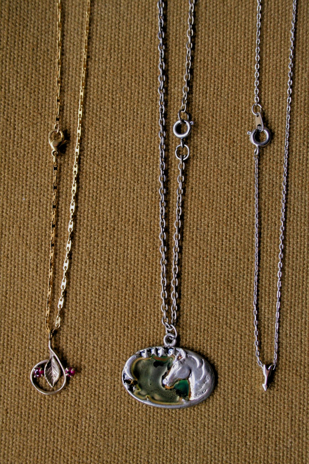 Vintage “PENDANT CHAIN NECKLACES” !