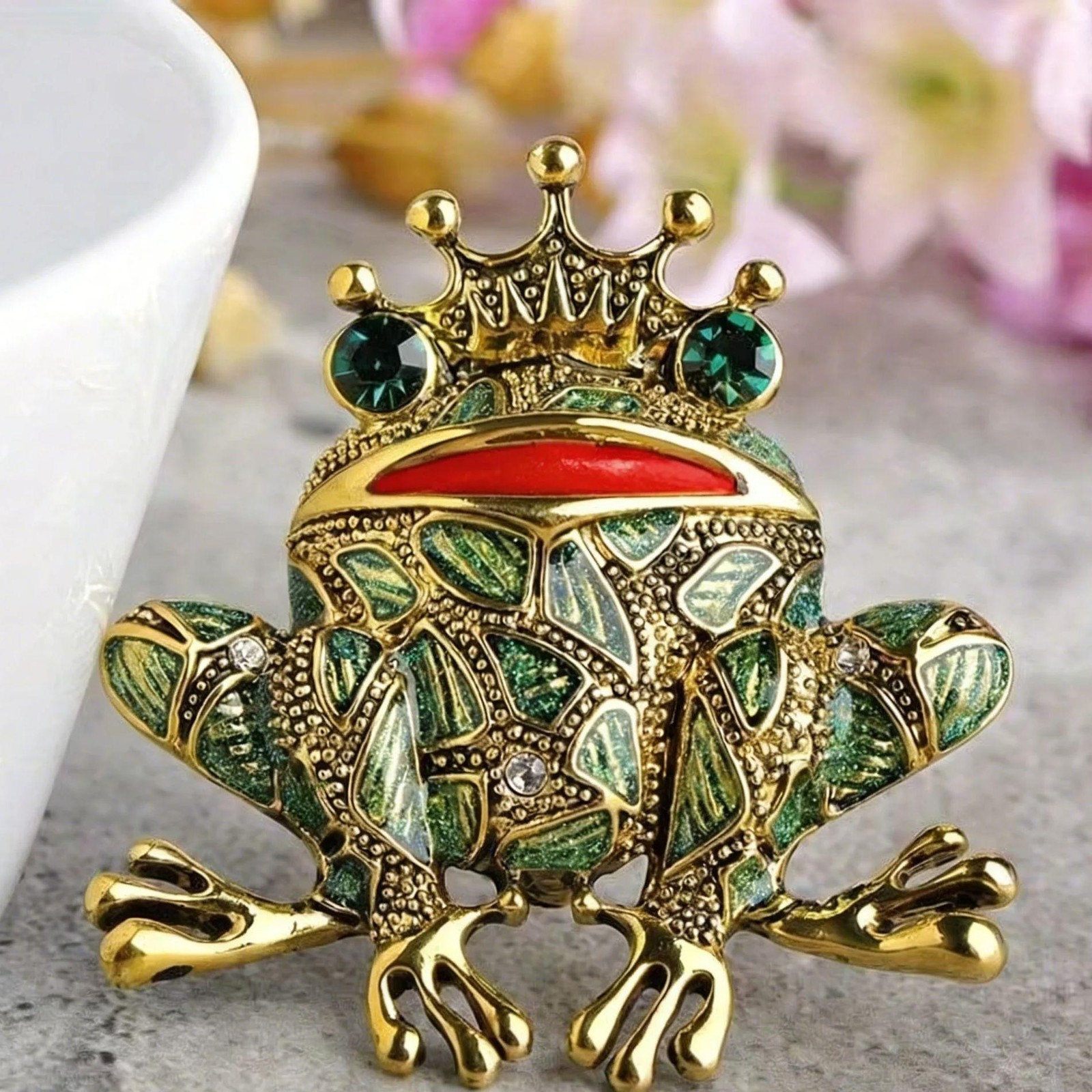 Vintage Black Frog Brooch Green Eyes Toad Pin Unisex Coat Scarf Gift Accessory