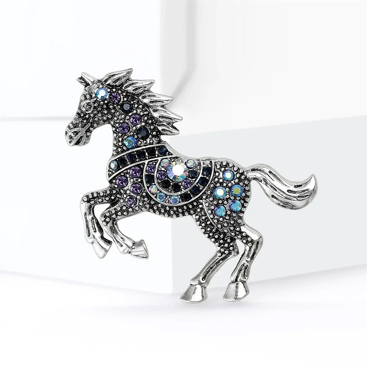 Vintage Red Crystal Horse Brooch Pin Antique Gold Tone Rhinestone Animal Jewelry