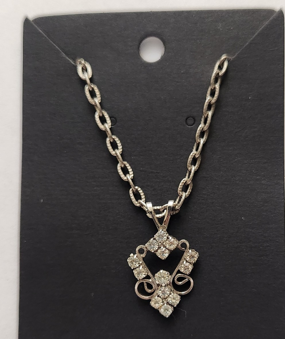 VINTAGE DIAMOND RHINESTONE NECKLACE – SILVER TONE SETTINGS – 17″