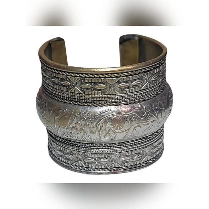 Vintage Wide Silver Tone Etched Cuff Bracelet Floral Boho Open Cuff Size 6.5