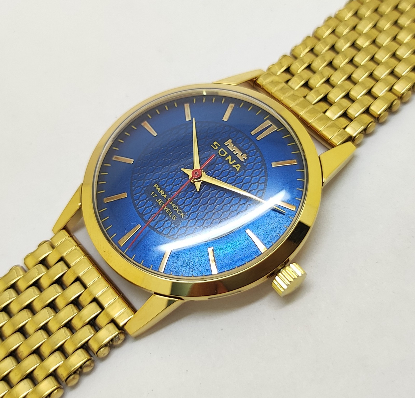 Vintage Hmt Sona Blue Dial 17 Jewels Para Shock Mechanical hand winding Watch
