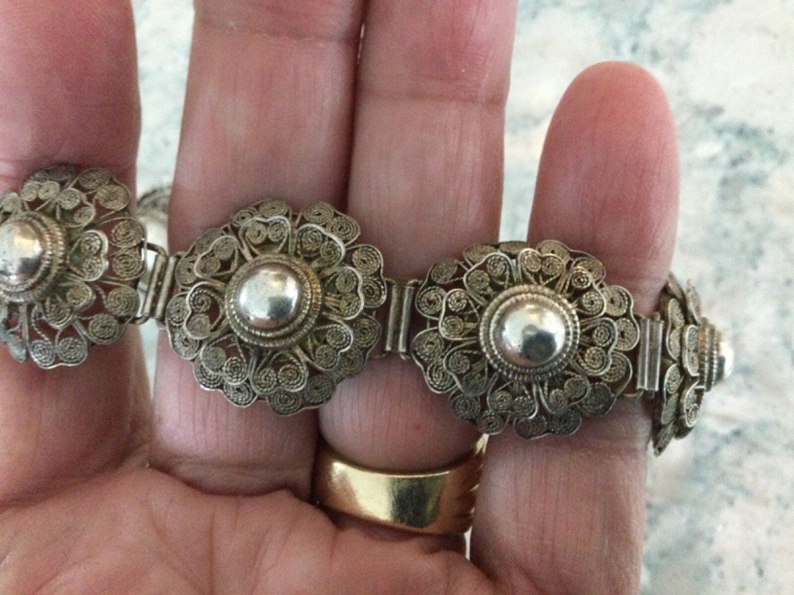 Vintage 1960’s Detail Spun Silver Filigree Flower Bracelet 100% (THKH)