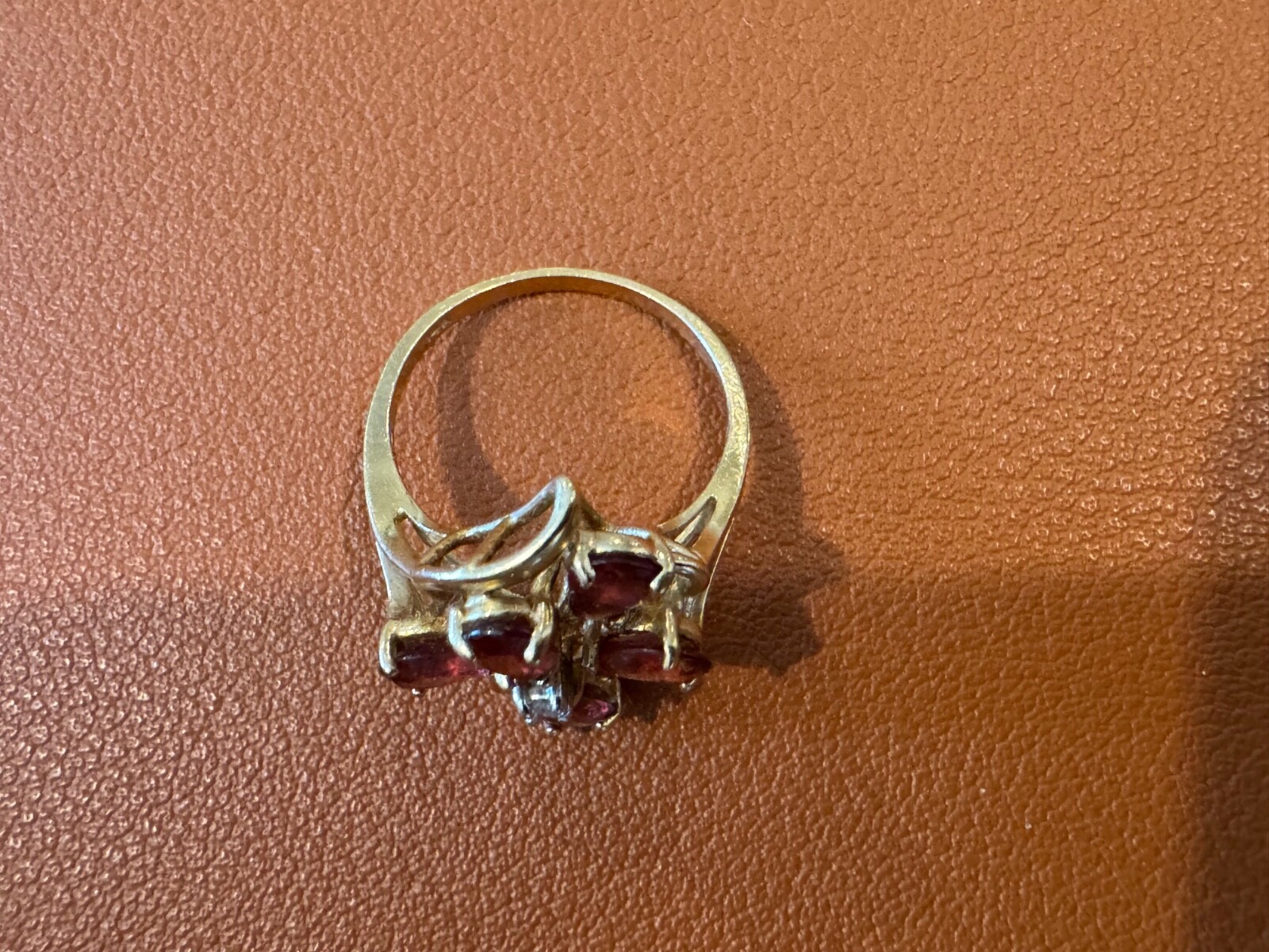 Vtg 14k Yellow Gold Ring w Pinkish Red & Clear Color Stones / Crystals Size 6.25