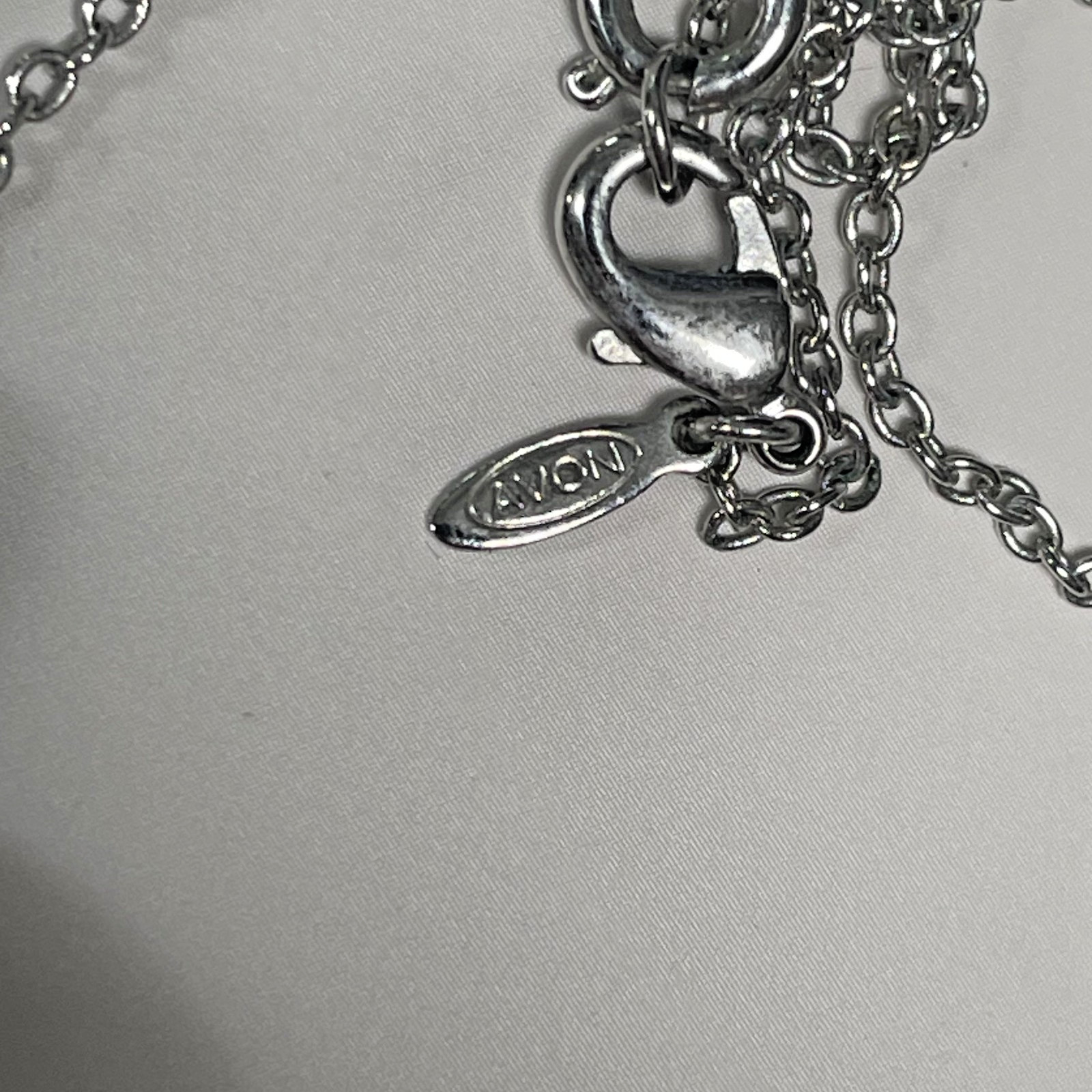 Vintage Avon Silver Tone Filigree Locket Necklace w/Floral Design & Rhinestones