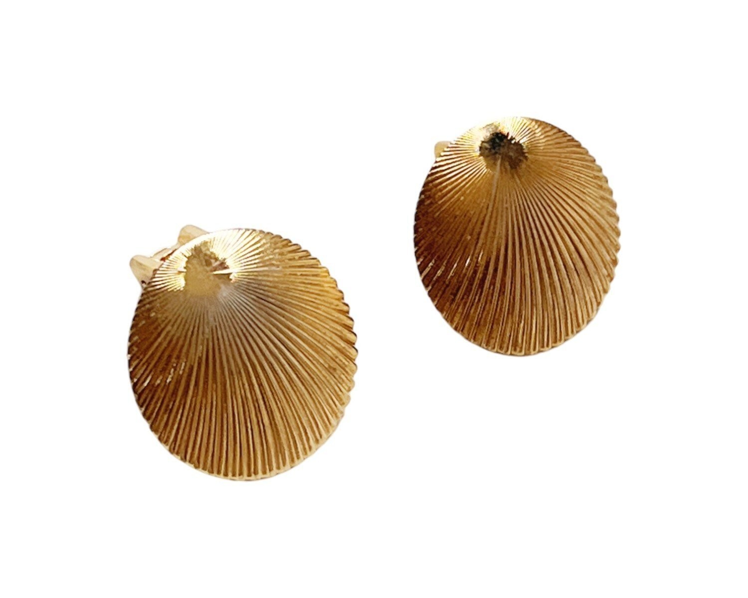 Vintage Christian Dior Women’s Jewelry Gold-Tone Clam Seashell Clip-On Earrings