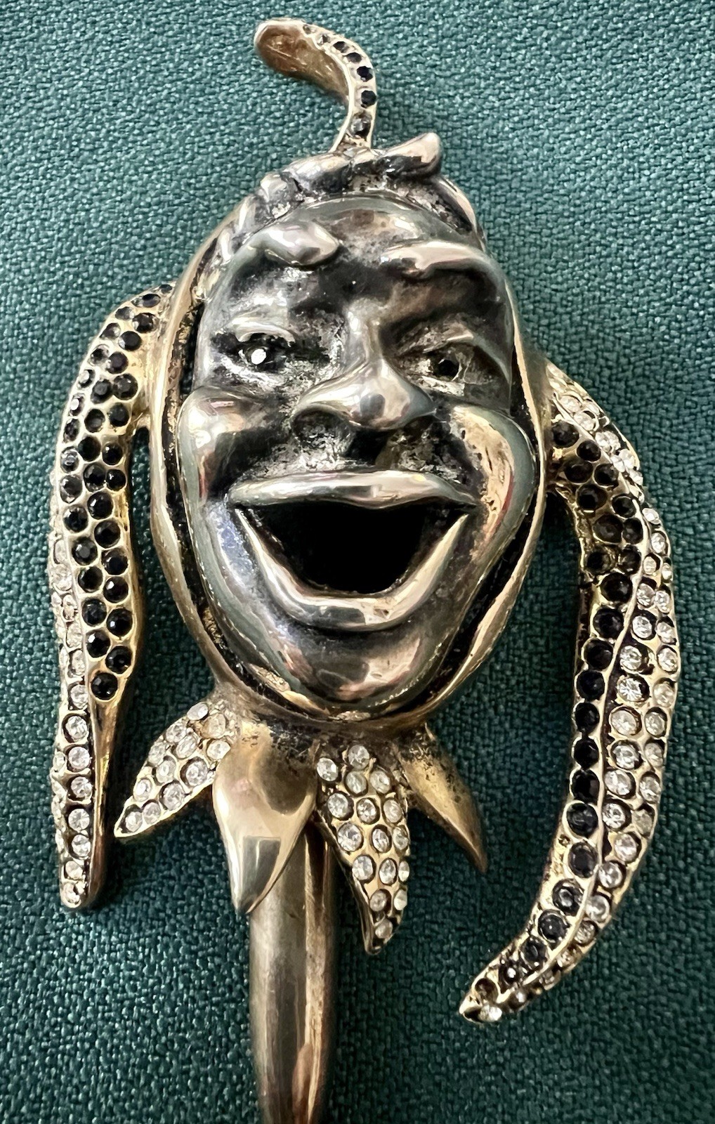 FABULOUS UNSIGNED RETICULATED JESTER BROOCH BLACK/CLEAR RHINESTONES EXCELLENT