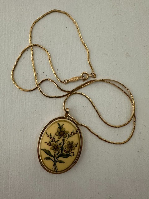 Vintage Napier Signed Triangle Cobra Link Chain Oval Floral Pendant 23″ Necklace