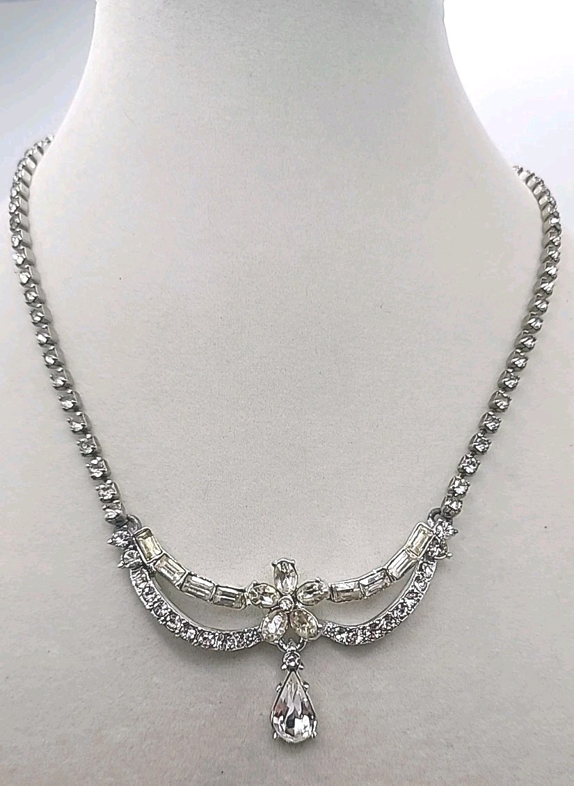 Vintage Mid Century Rhinestone Ornate Choker Necklace W/Rhinestone Flower 16.5″