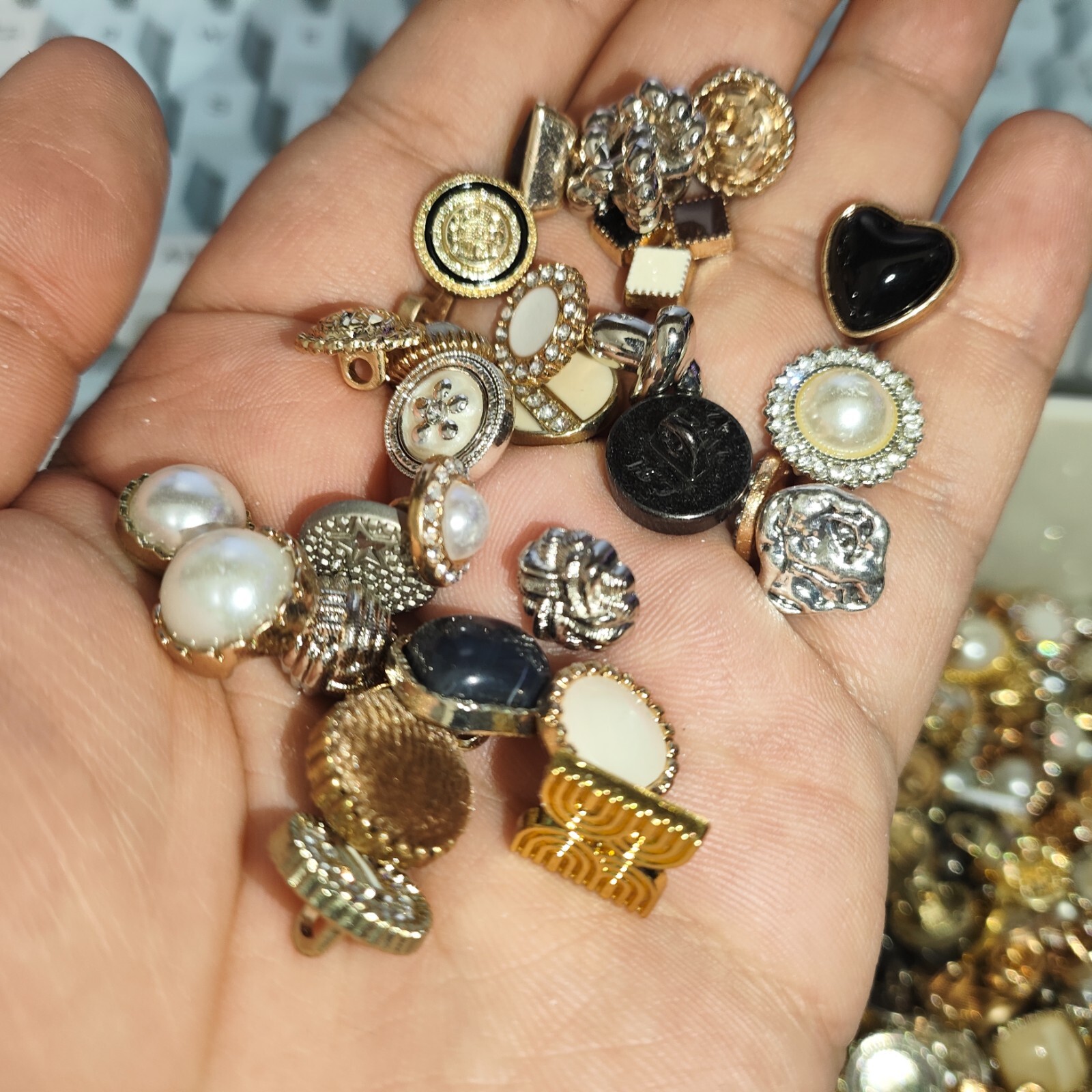 50pcs Vintage-now Costume Jewelry makeing Lots button Read Description
