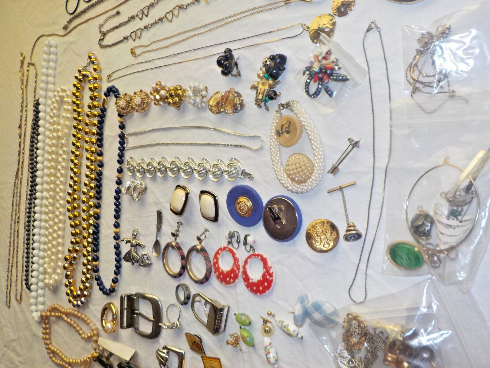 3 Lbs Mixed Lot Jewelry Vintage Wearable, Resell, Craft pieces Beads