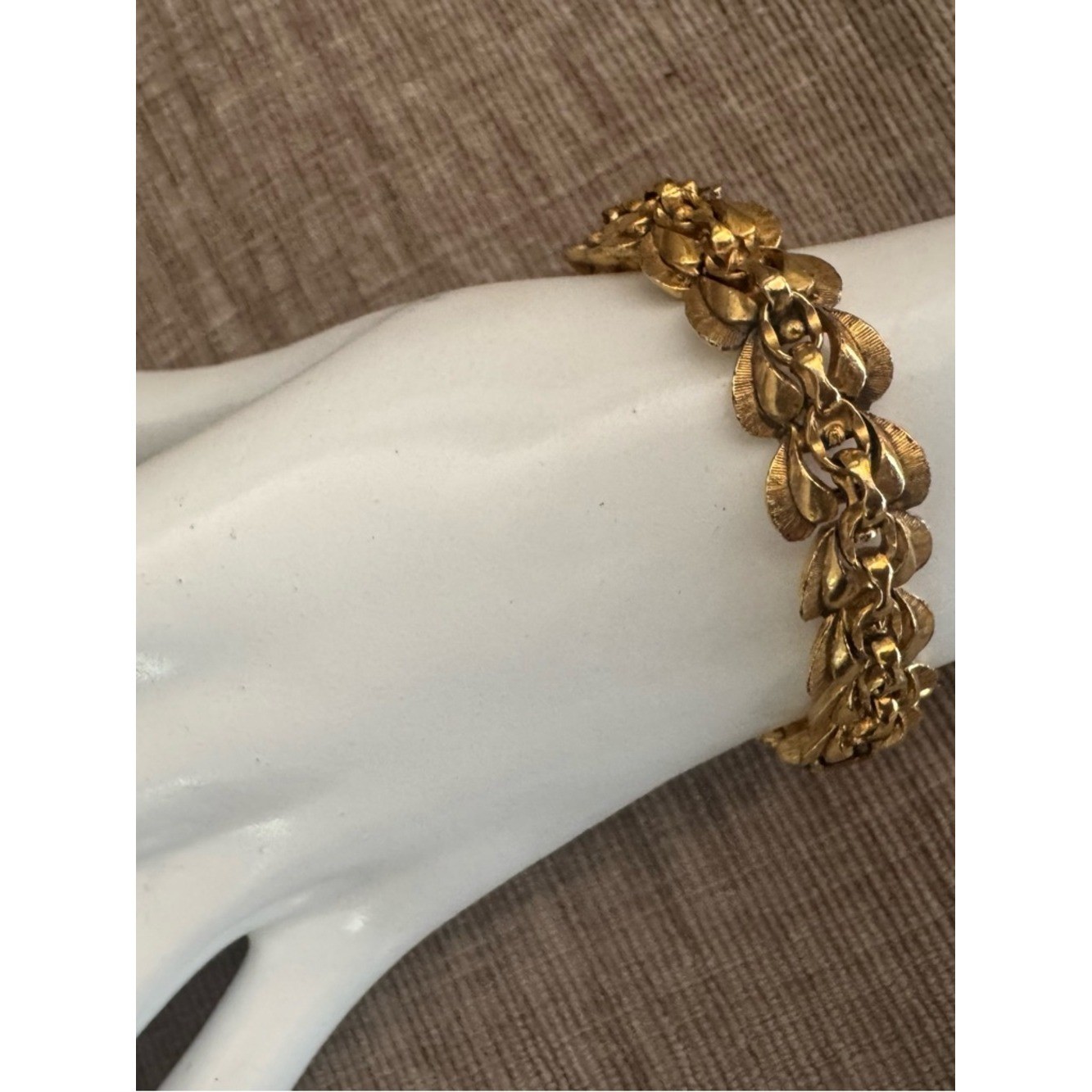 Vintage Florenza Gold Tone Leaf Link Bracelet with Safety Chain Signed