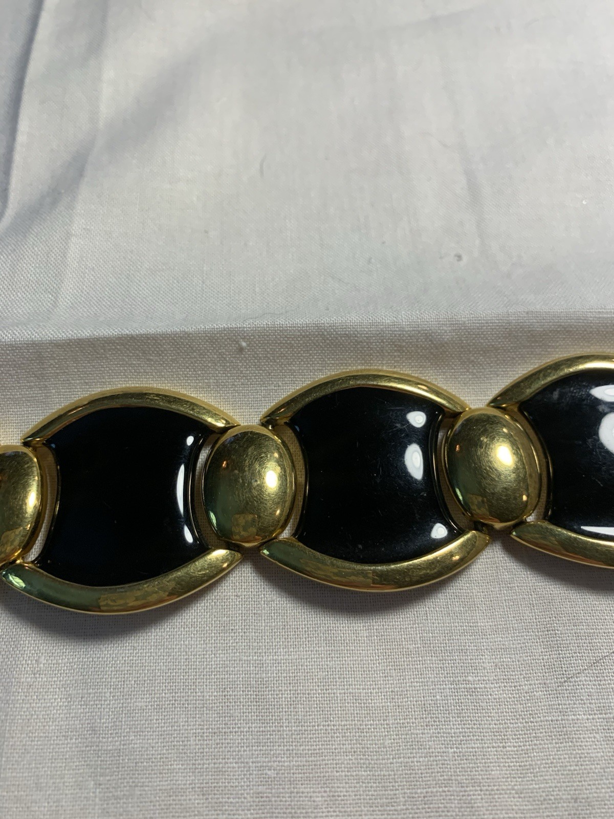 Vintage Signed Napier Black Enamel & Gold Tone Chunky Link Vintage Bracelet 8″