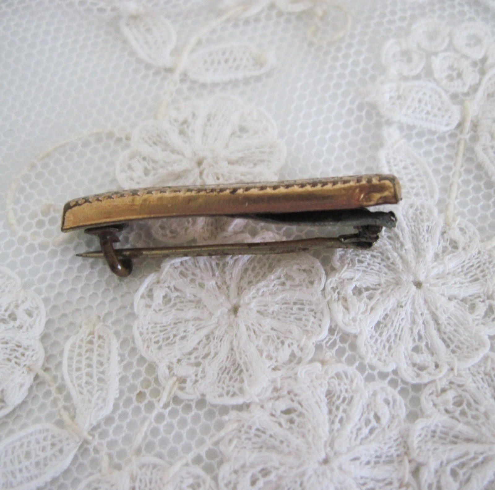 Antique Victorian Taille d’Epargne Black Enamel Rolled Gold Bar Pin Brooch READ
