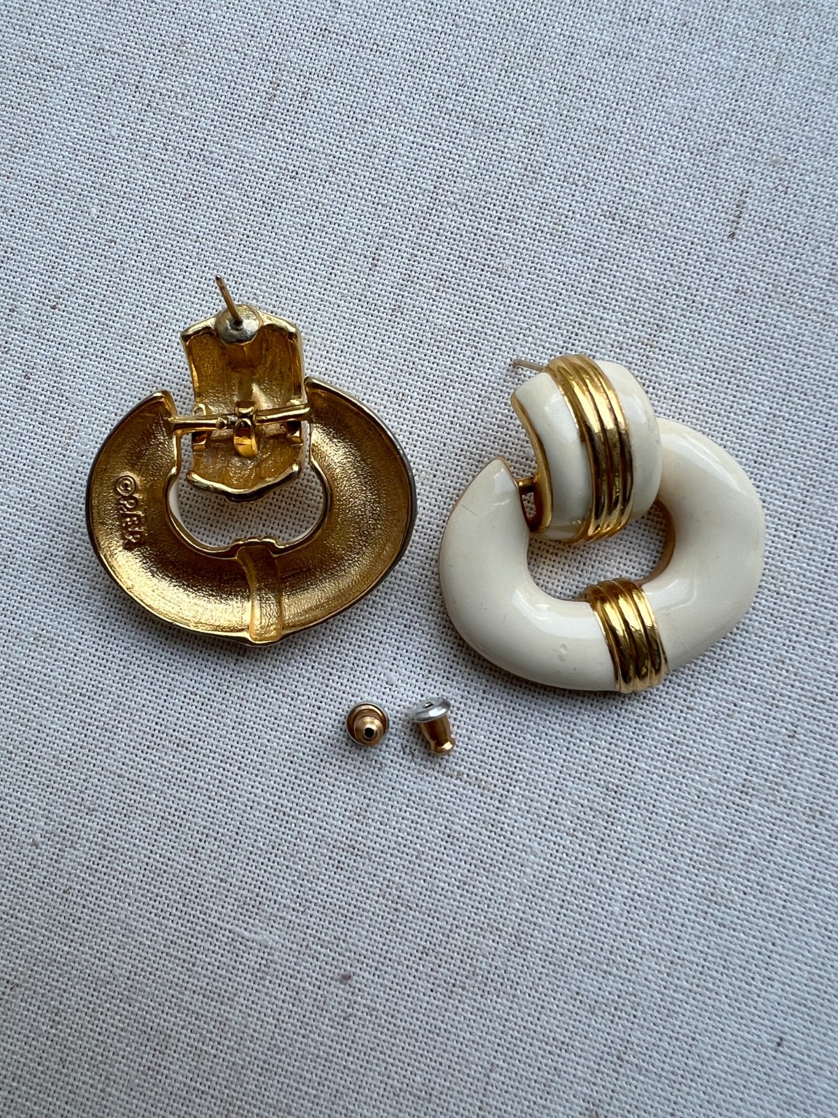 VINTAGE Erwin Pearl PEP White Enamel & Gold Tone Earrings