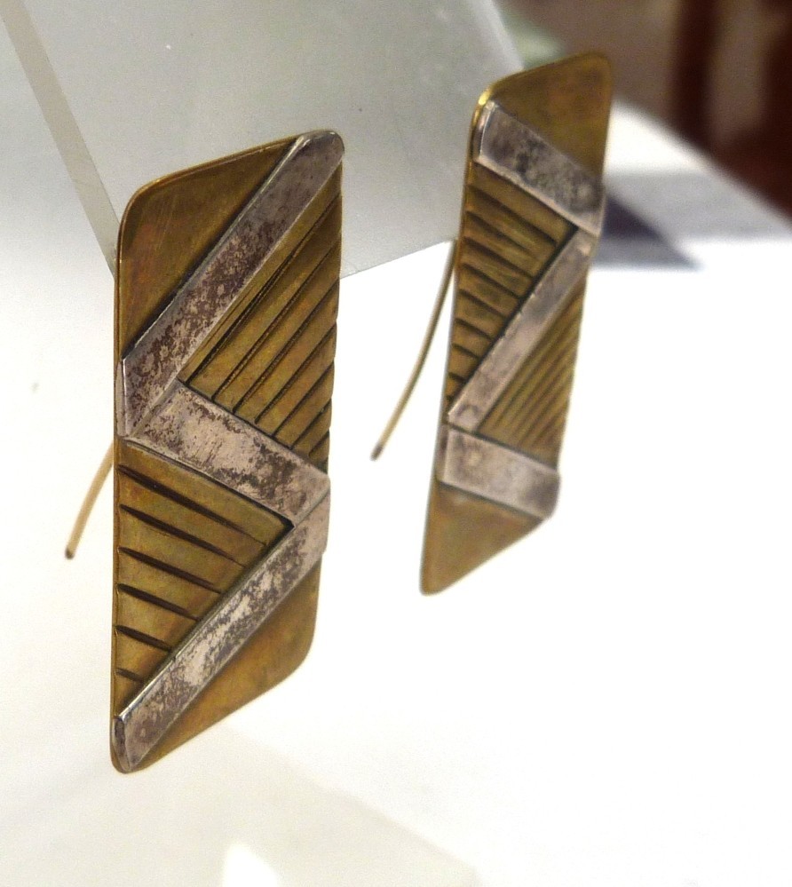 1 5/8″ VINTAGE PHYLLIS WOODS MIXED METAL STERLING SILVER BRASS ARTISAN EARRINGS