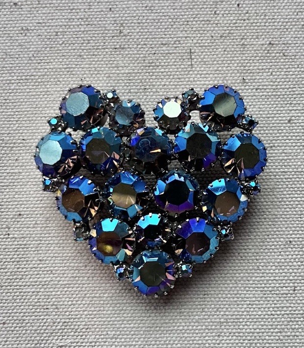 vintage blue aurora borealis Peacock AB Iridescent Crystal Cluster Heart Brooch