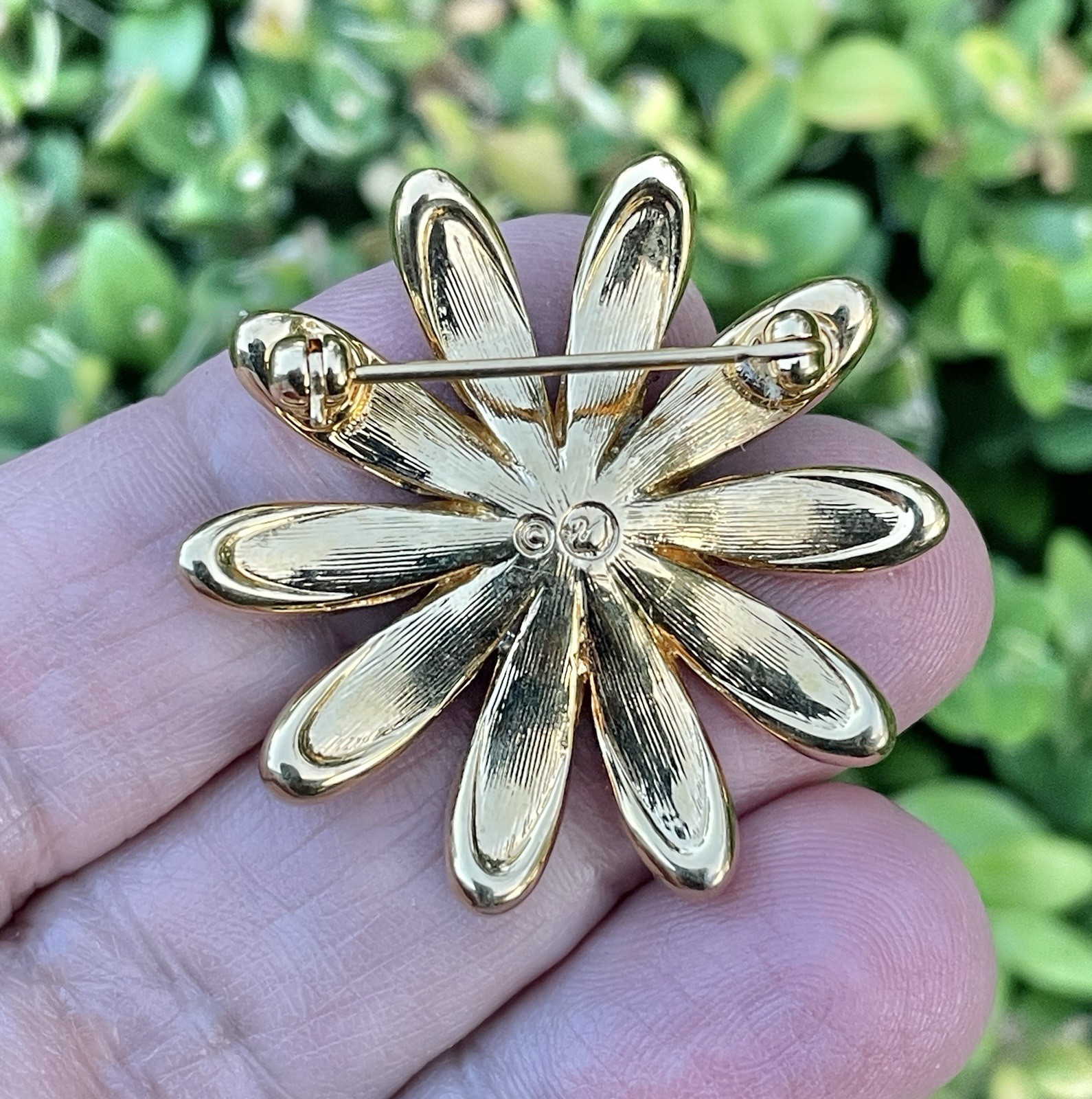 Swarovski Daisy Brooch Swan Signed Gold & Silver Tone Flower 1.5”