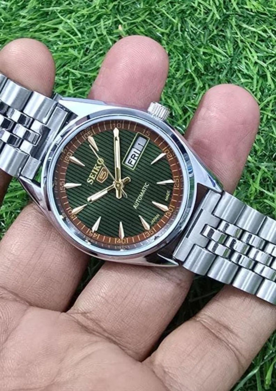 Vintage Seiko 5 Automatic Men steel Day Date 17 jewel Refurbished Japanese wrist