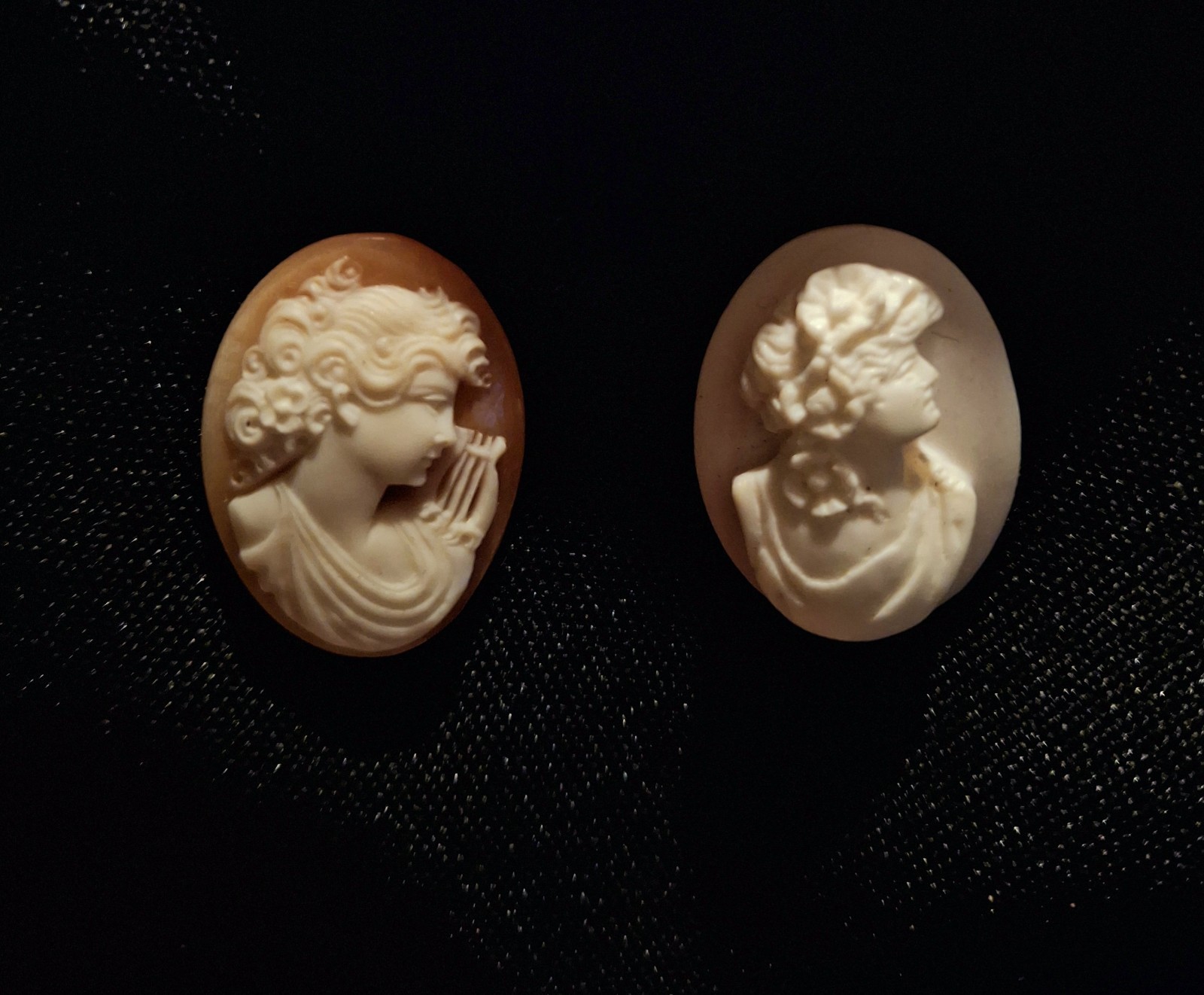Set of 2 Vintage Shell Oval Loose Cameos Beige Cream Classical Female Profile