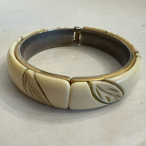 Vintage Lucite Bangle Bracelet 1950s Hinged Clamper MCM 60s Cream Gold Jewelry