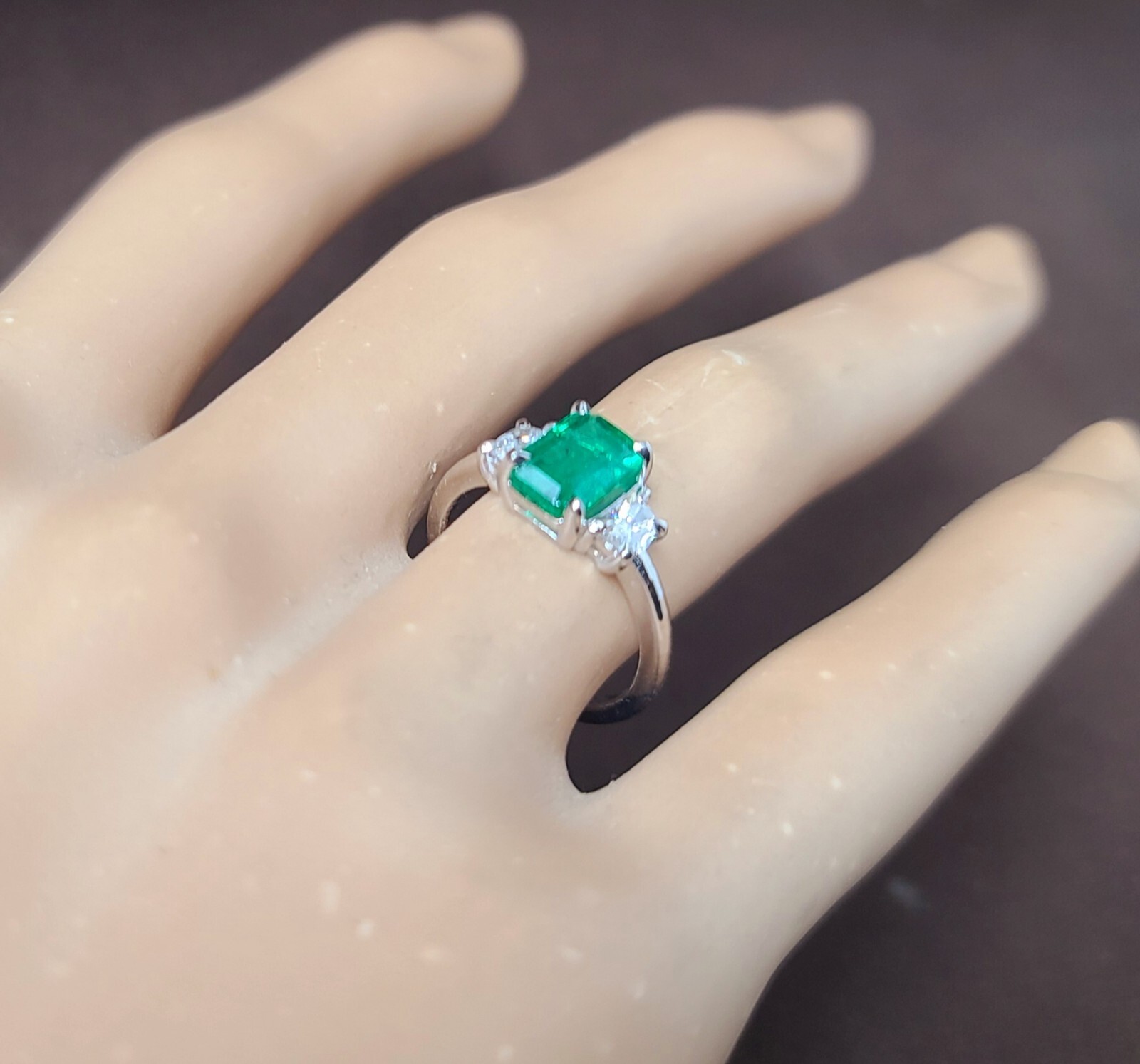 Vintage 14k White Gold Engagement Ring 1.24ct. Natural Green Emerald