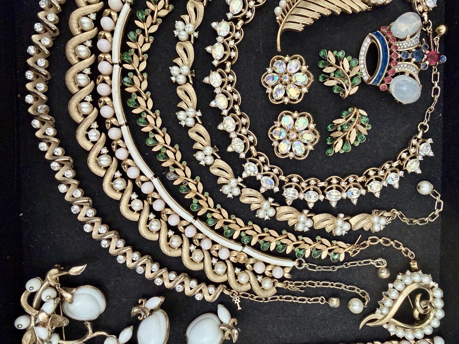 Vintage 100% CROWN TRIFARI Jewelry Lot Missing Stones Minor Repairs 38 Pieces