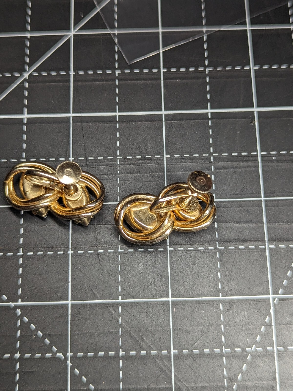 Screw On Earrings Unsigned – Black Stones Set – 1960s Style USA Seller