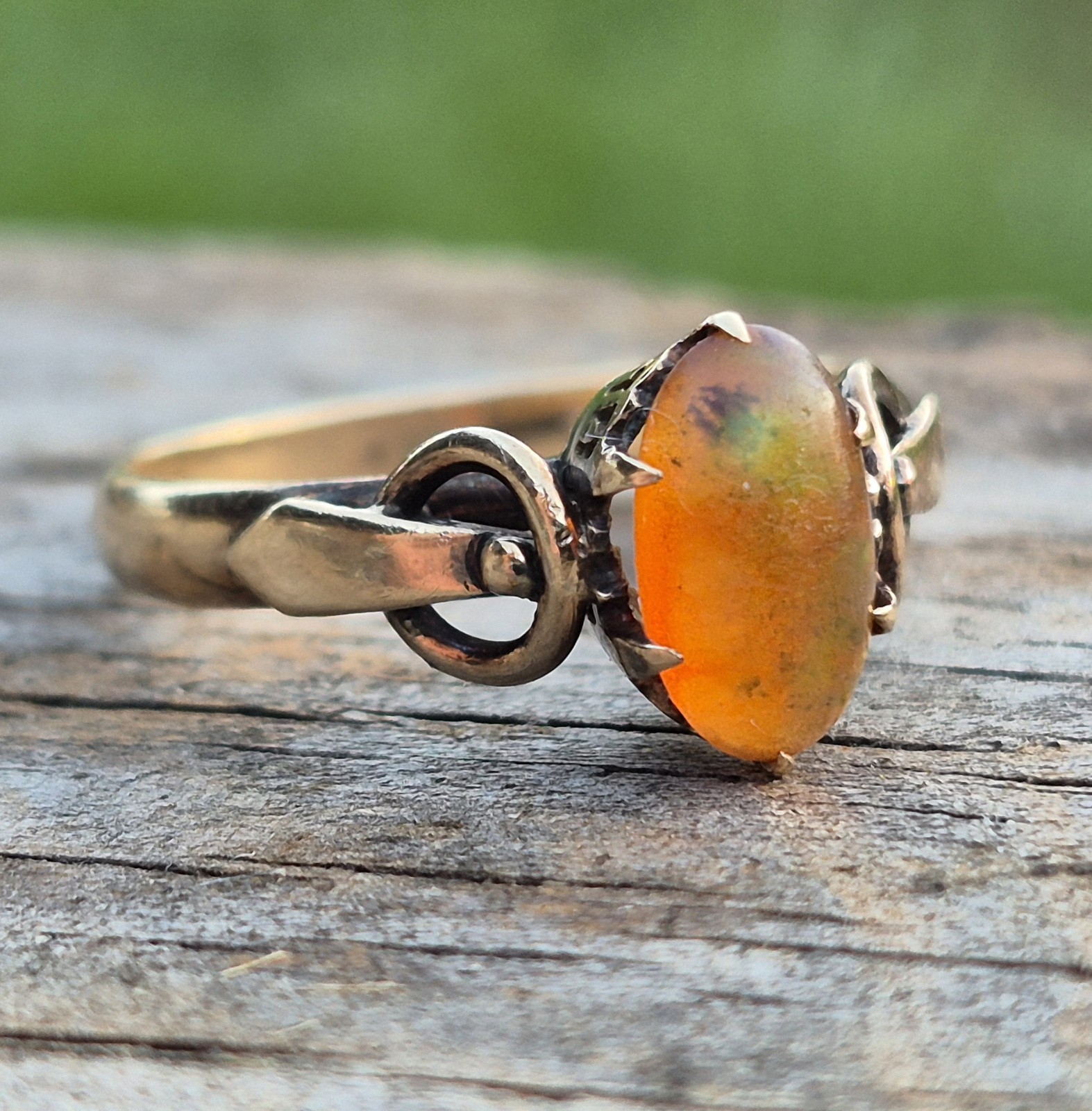 Antique 18K Yellow Gold Orange Fire Ethiopian Opal Ring Old Estate Jewelry