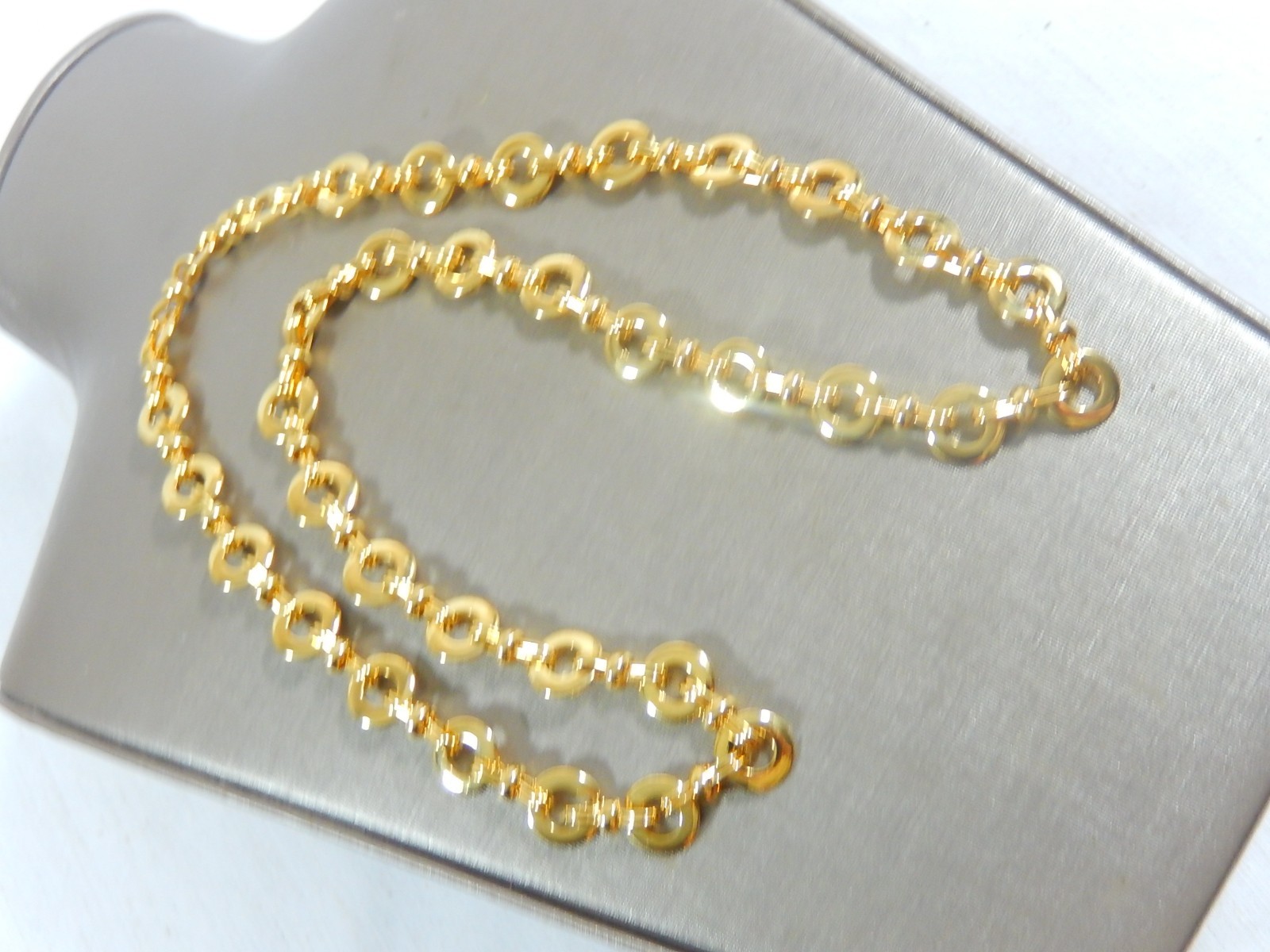 NEW OLD STOCK BETTER QUALITY CIRCLE & BOW LINK GT 25″ NECKLACE IN MINT CONDITION
