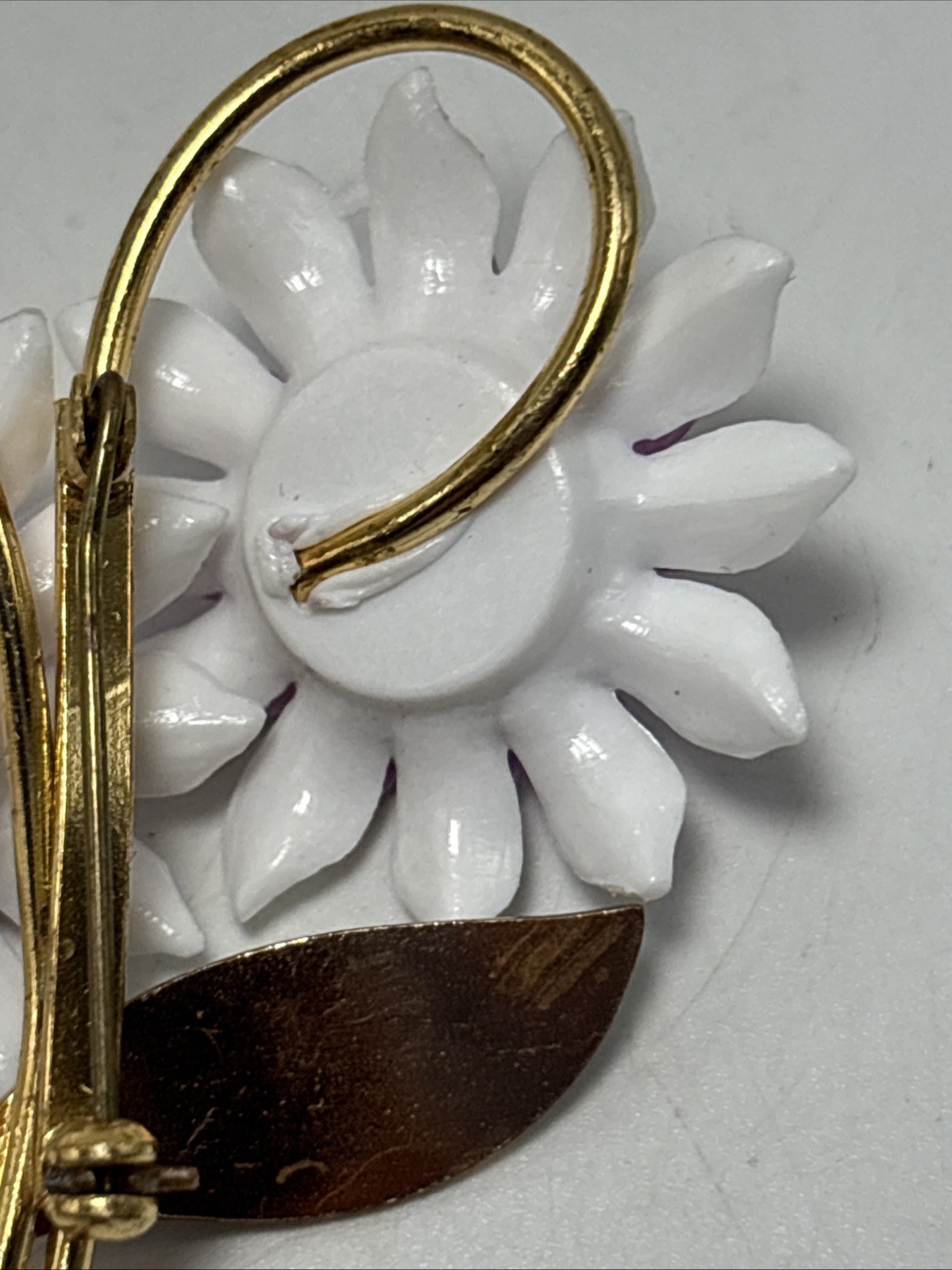 Flower Pin Brooch Plastic Flowers Enamel Leaf White Purple Green Gold Tone