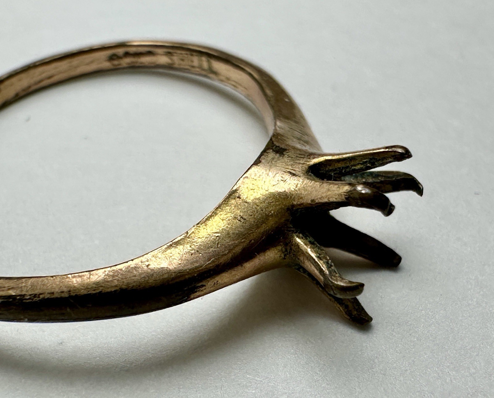 2 Vintage Gold Shell Rings, Unknown Sizes & No Stone