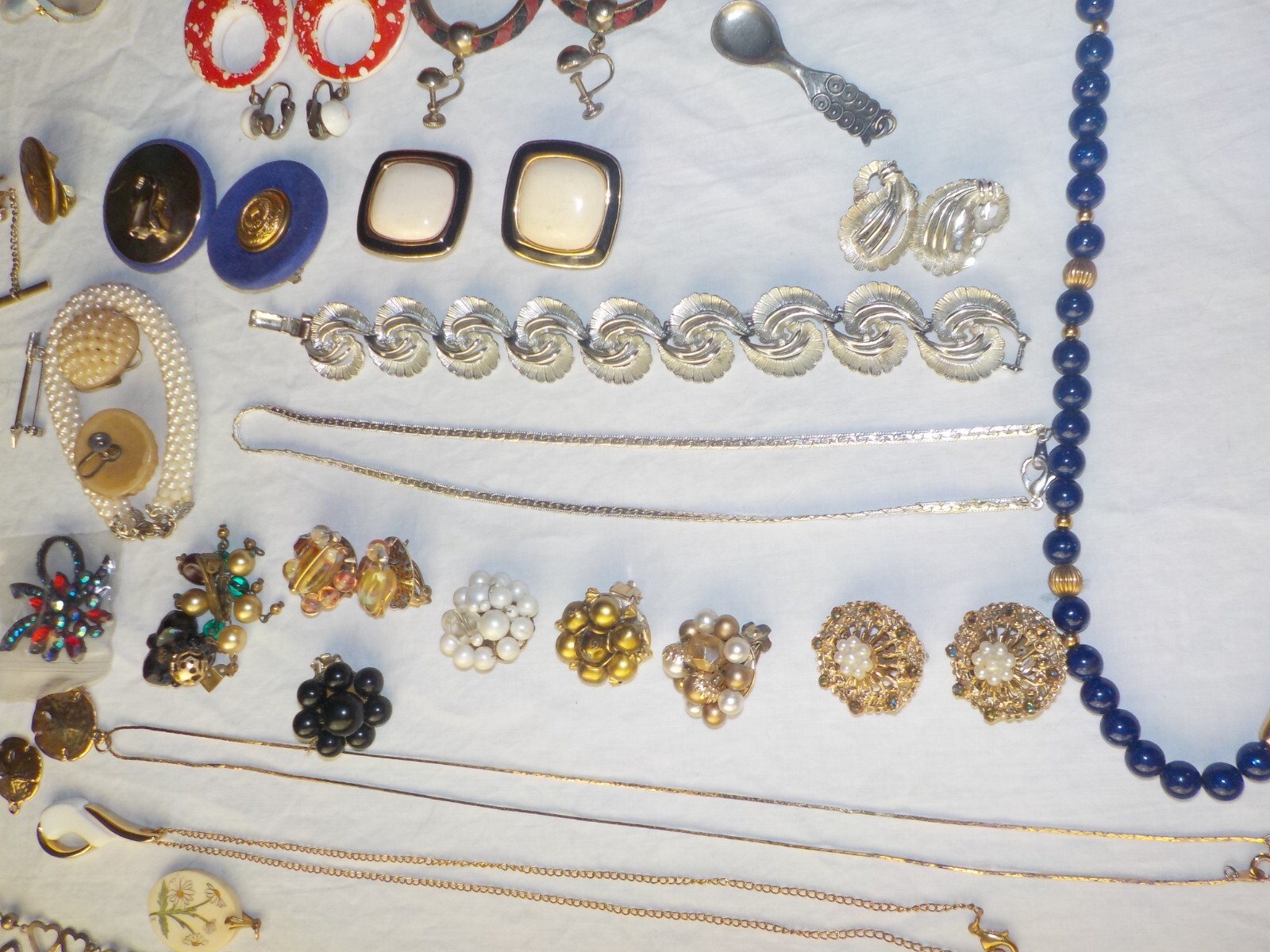 3 Lbs Mixed Lot Jewelry Vintage Wearable, Resell, Craft pieces Beads