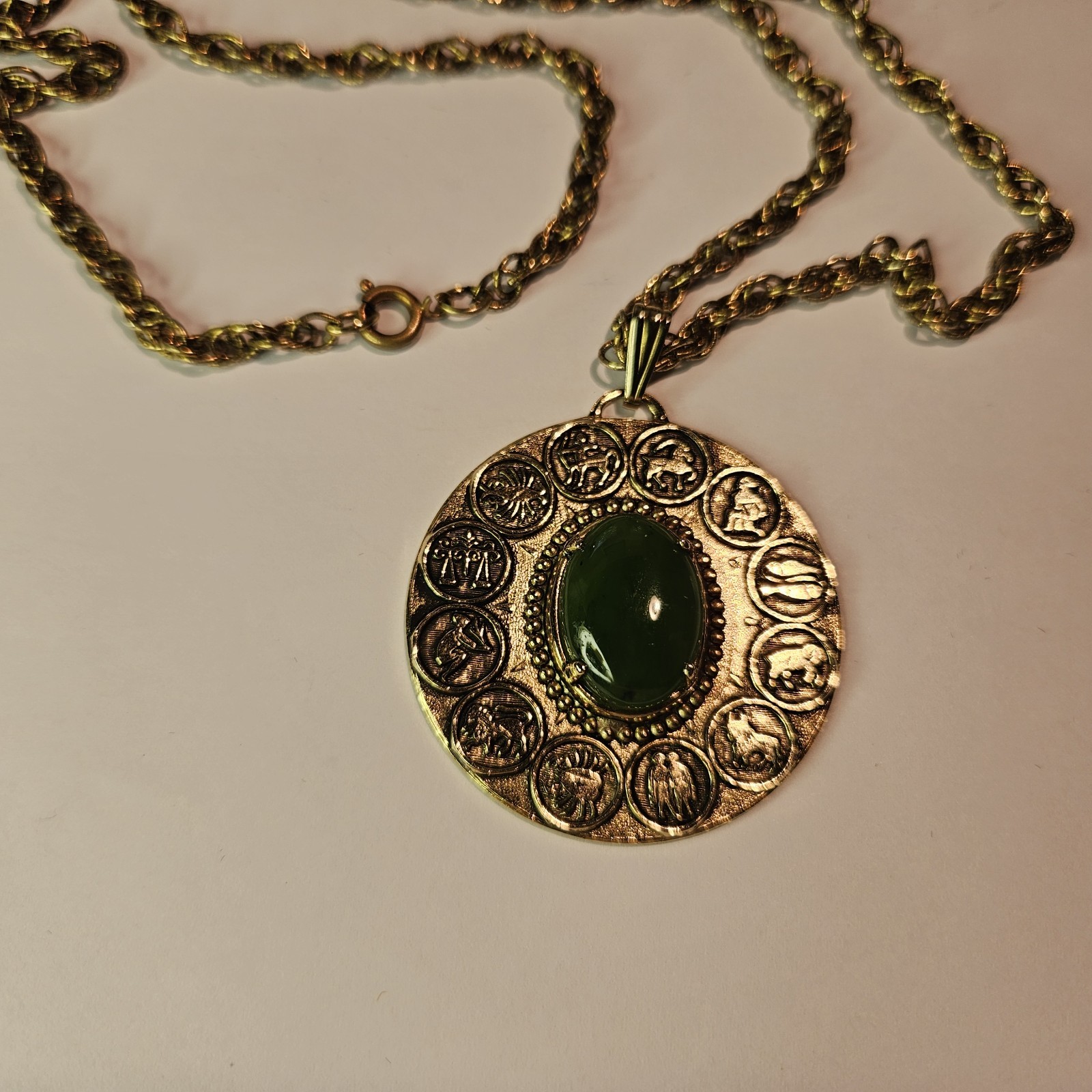 VINTAGE STYLE GOLD-TONE PENDANT NECKLACE ON LINKED 26″ BRIDED CHAIN