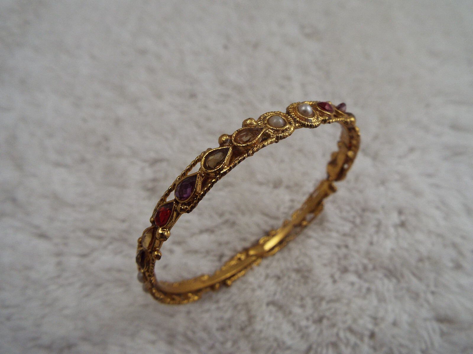 Goldtone Red Gold White Bead Bangle Bracelet (D71)
