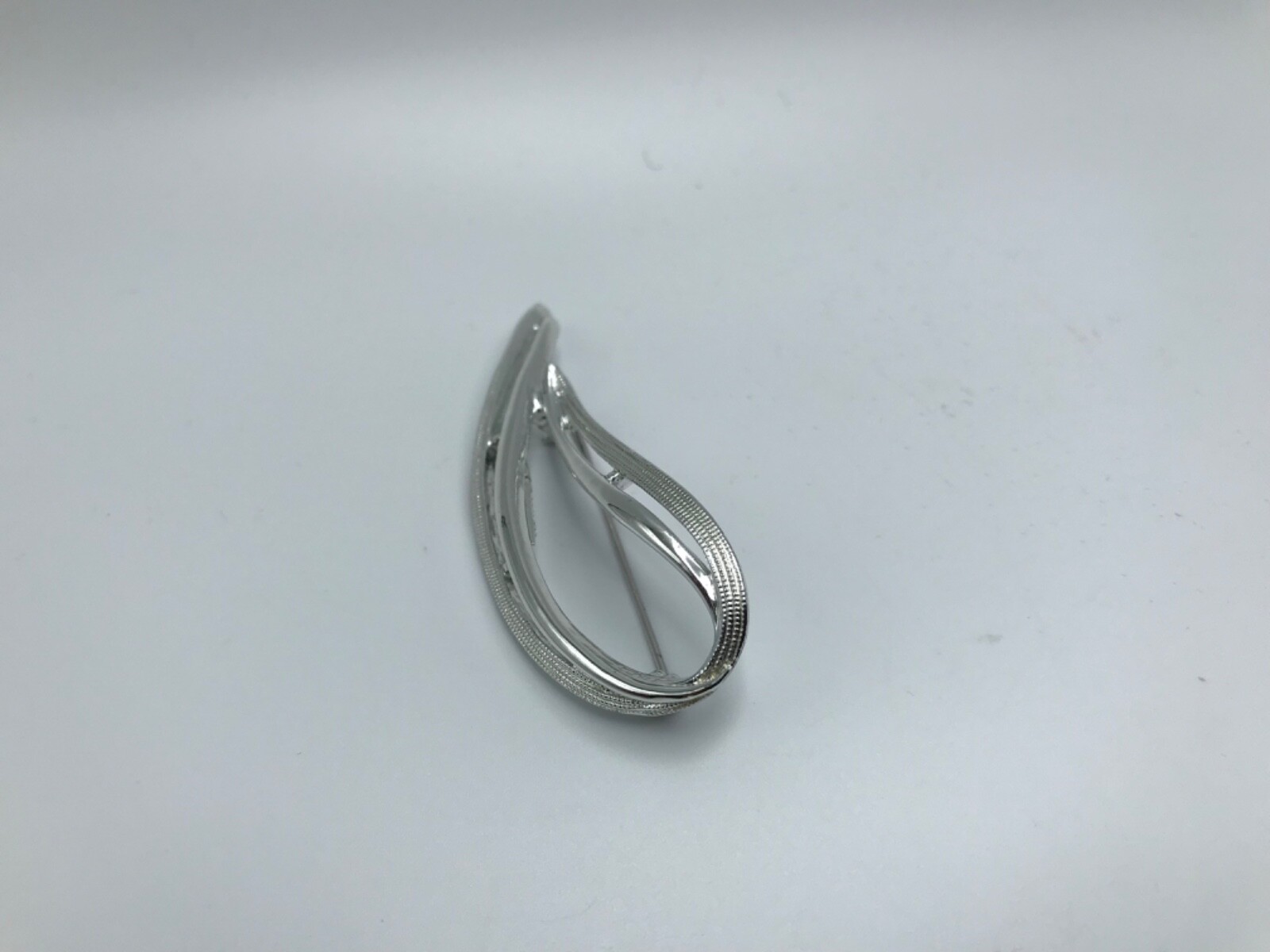 Signed Sarah Coventry Silver Tone Brooch Pin 2.75” x .75”