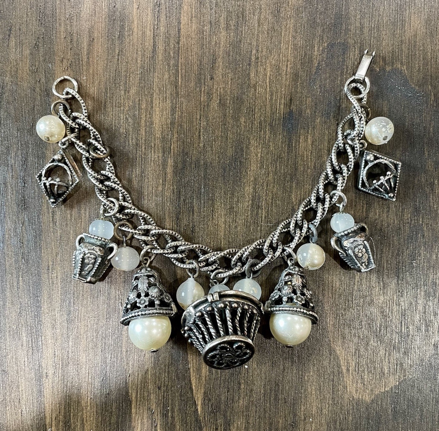 Vintage Chunky Faux Pearl Charm Bracelet 1950’s Etruscan 7.5”