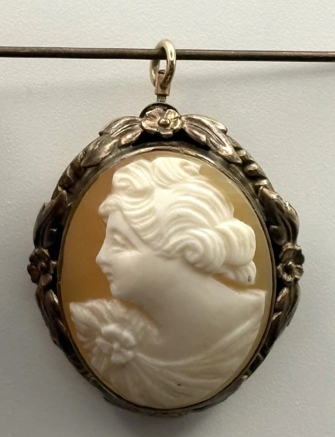 Vintage Left Facing 12K Gold Filled Floral Repousse Shell Cameo Pendant Brooch