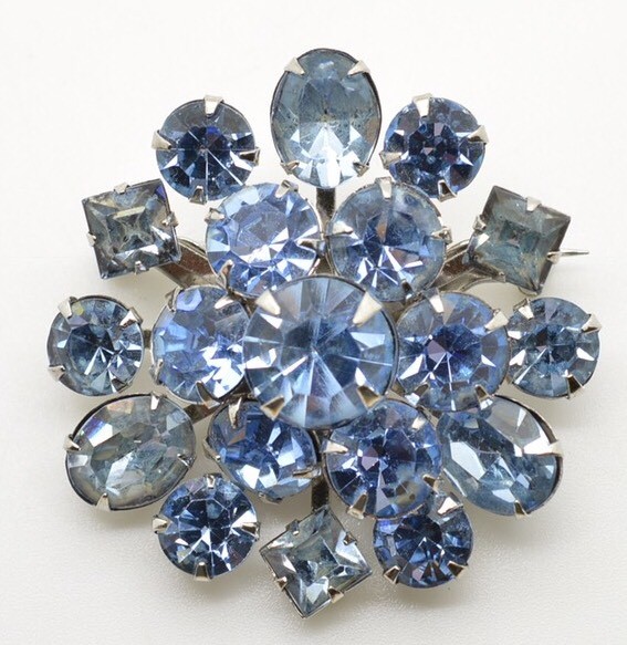 Pretty Starburst Brooch Prong Set Bright Blue Colored Rhinestones 3D Excellent
