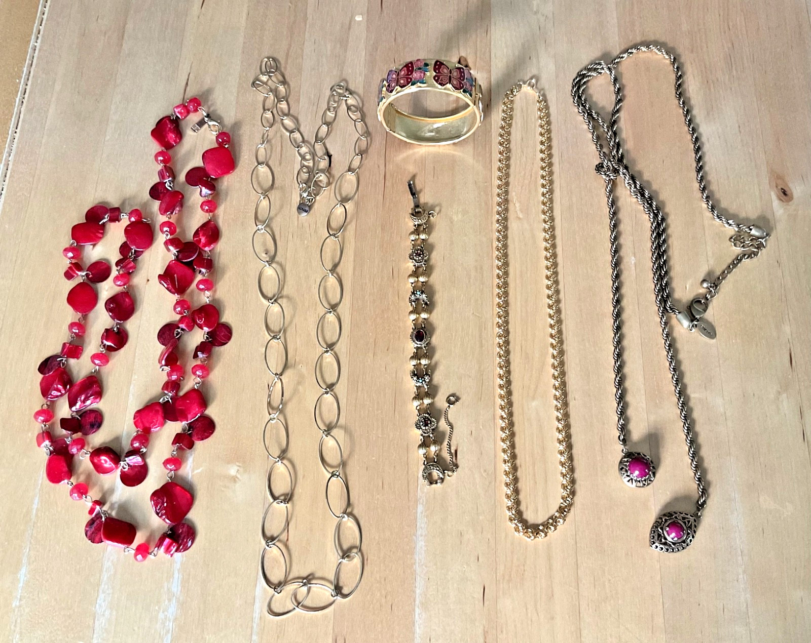 Lot of 6 vintage costume jewelry pieces in red/gold tone shades