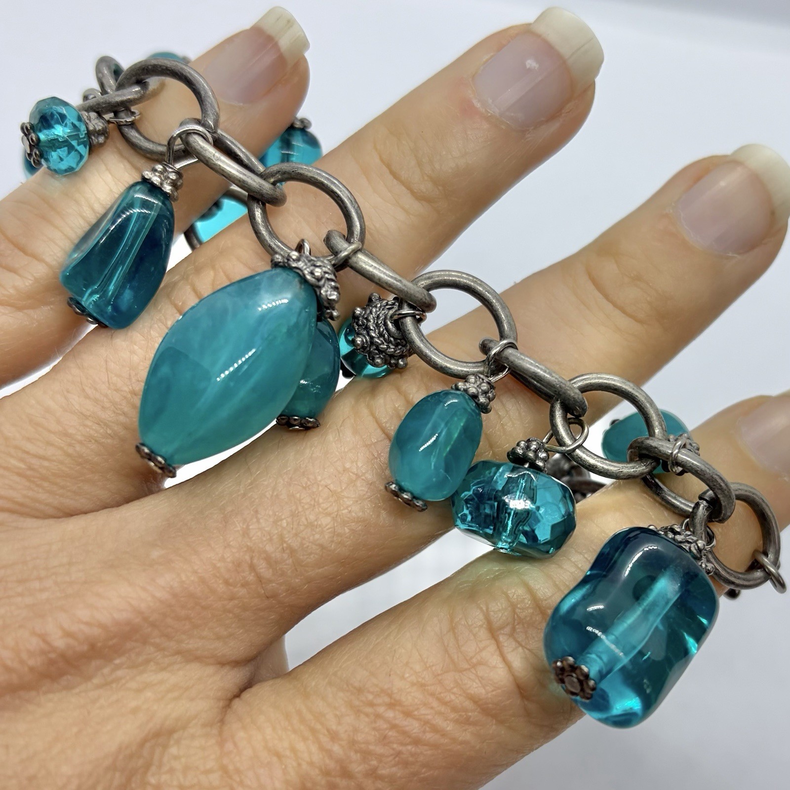Vtg Bold Teal Resin Chunky Bead Charm Chain Cha Cha Statement Bracelet 7.5 Inch