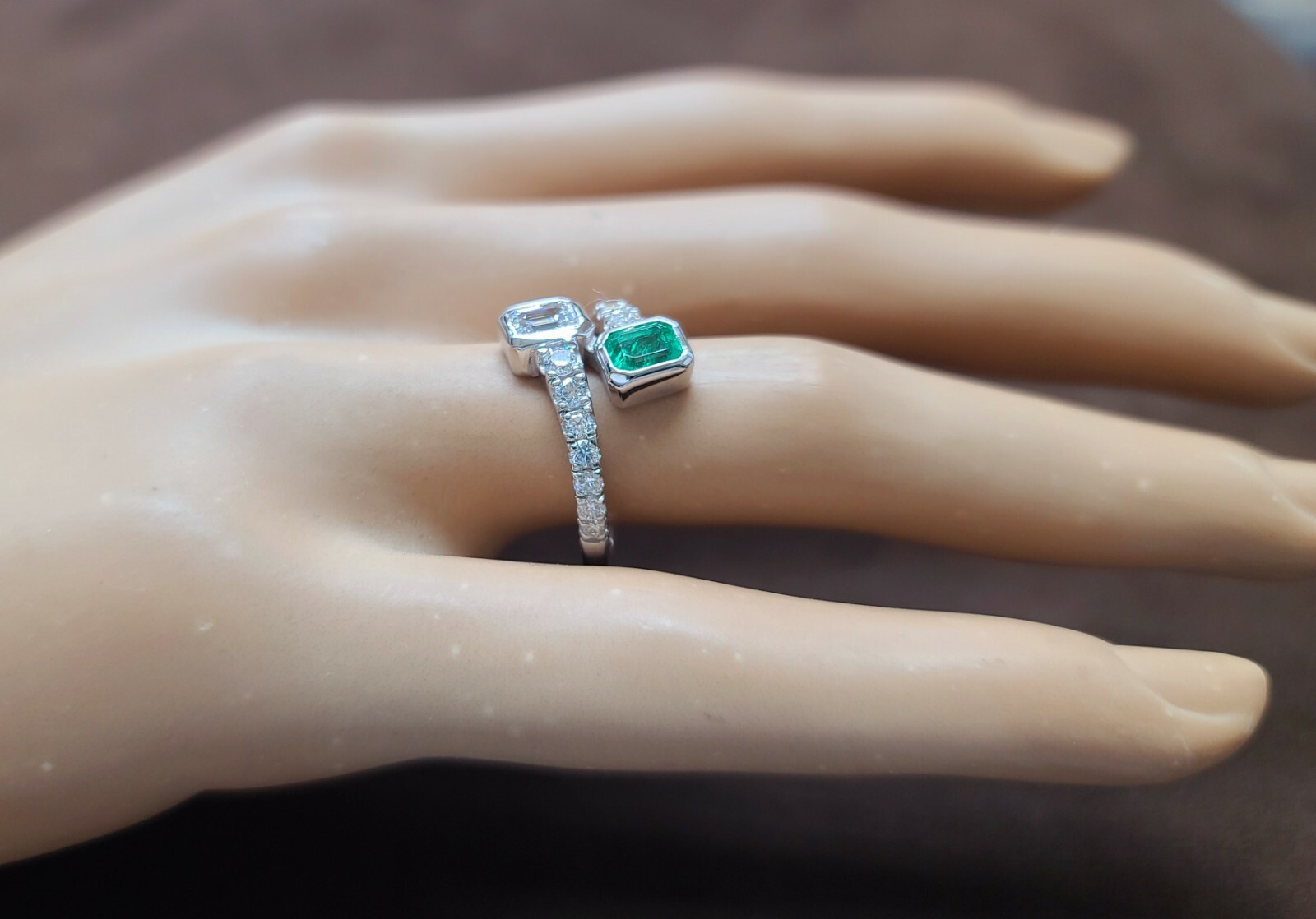 14k White Gold toi et moi ring 0.82CT. Diamond Natural Green Emerald