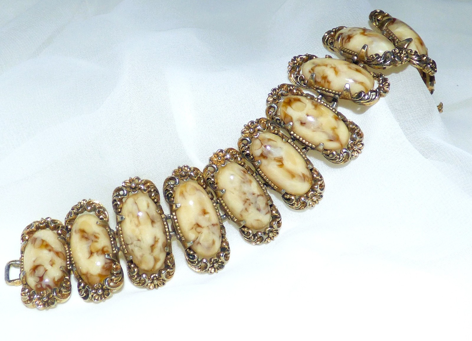 Polished Oval Cut Dome Shape Scottish Mottled Brown Agate Gem Gold Tone Bracelet