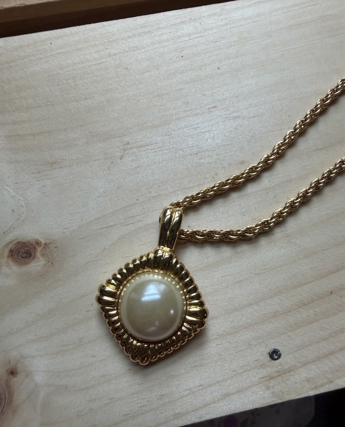 Vintage Kenneth Jay Lane KJL 24 inch Pearl Pendant Gold Plated Magnet Necklace