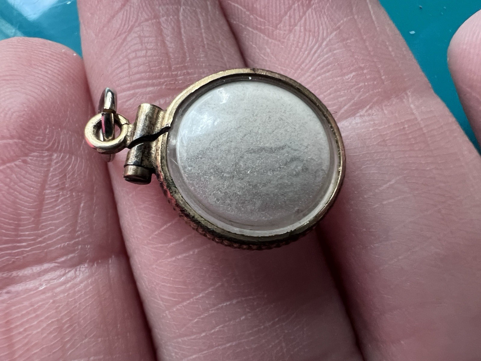 Vintage 1/20 14kt Gold Filled Shaker Locket Charm Pendant Filled With Unknown C9
