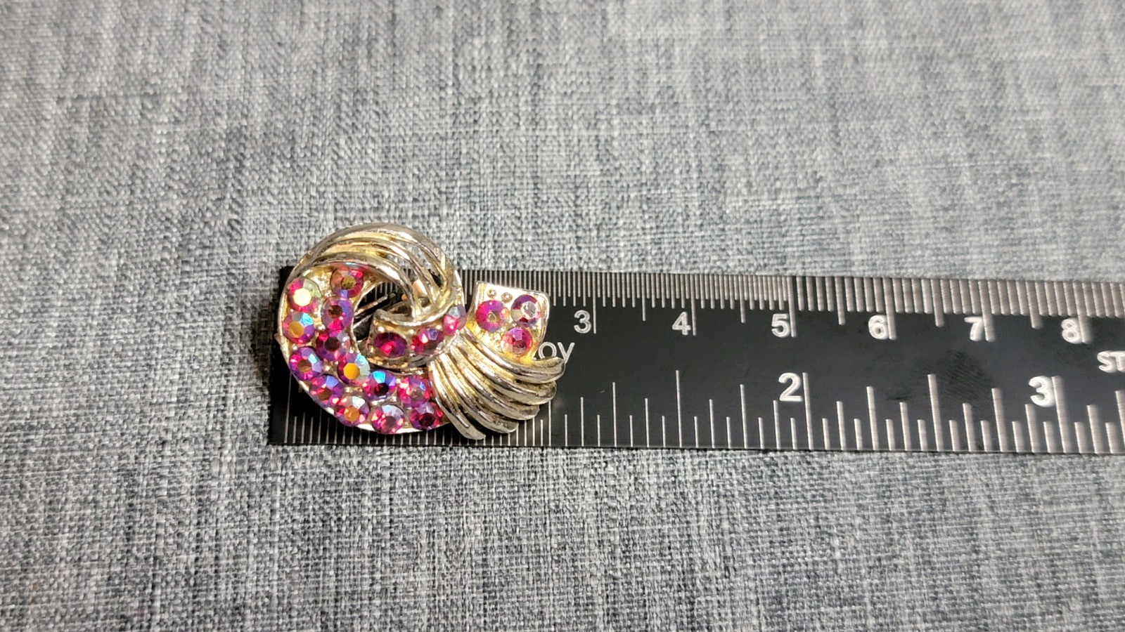 Red Aurora Borealis Rhinestones Bow Clip On Earrings Brooch Set Unsigned