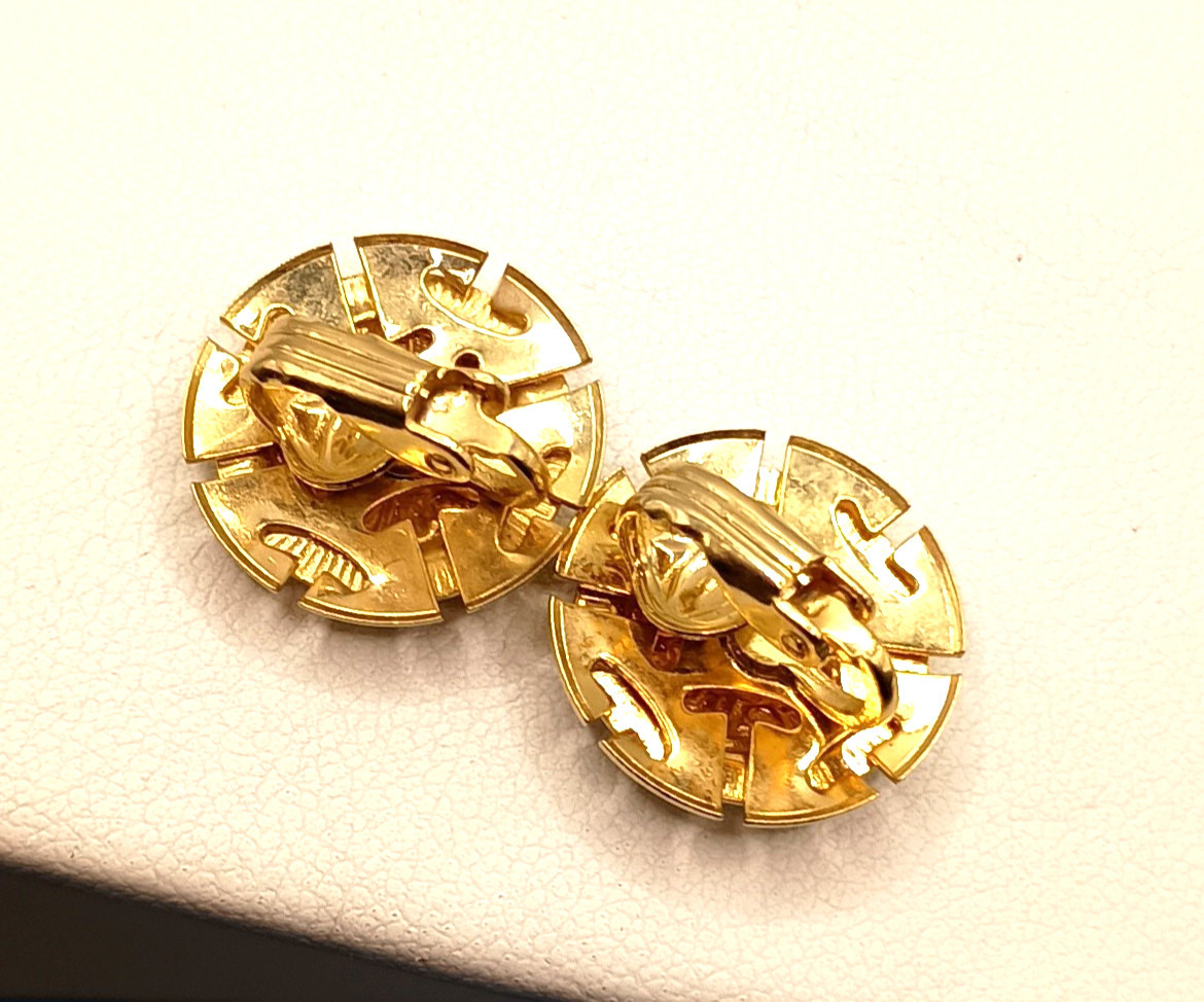 Vintage Damascene Look Clip Earrings Floral Button Gold Tone Black Enamel .75″