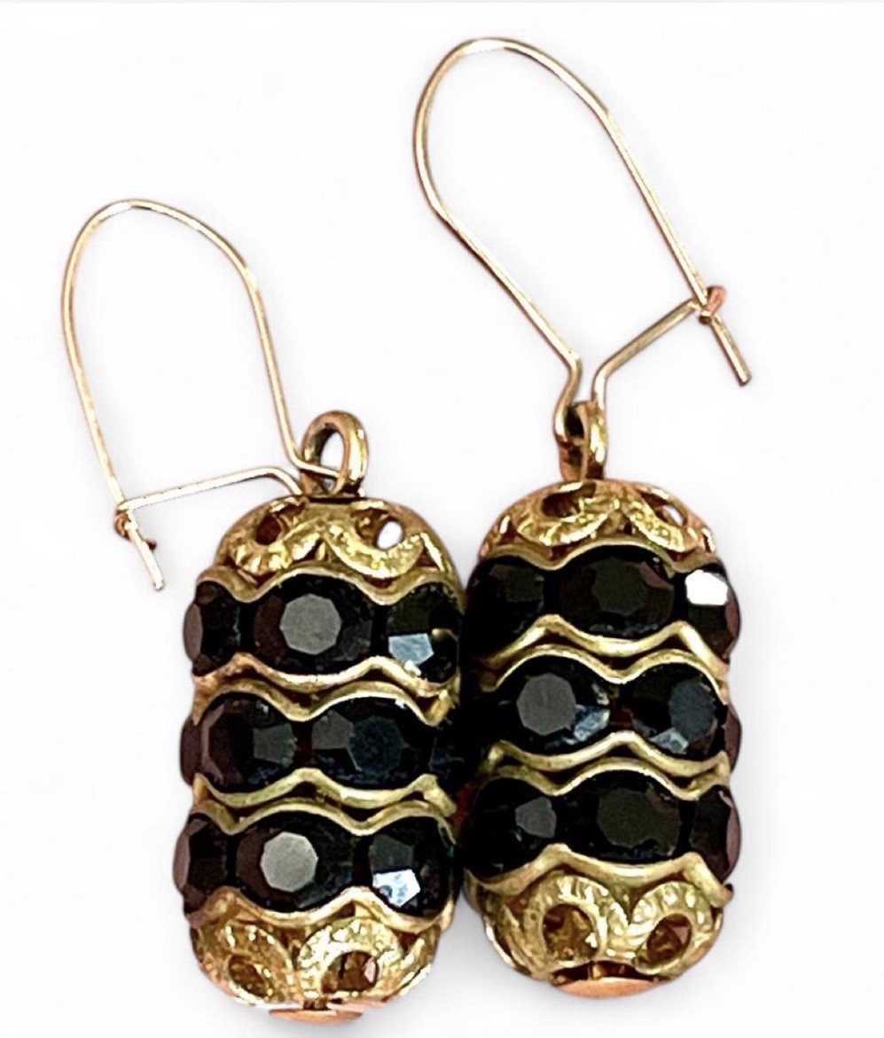Vintage Black Glass Rhinestone Gold Tone Dangle Earrings Gothic Quiet Luxury EUC