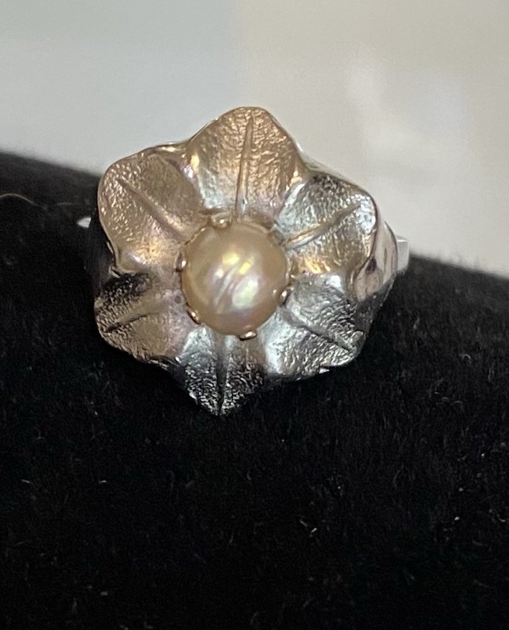Vintage 1960s Ring Genuine Prong Set Pearl In Chunky Floral Face Adjustable